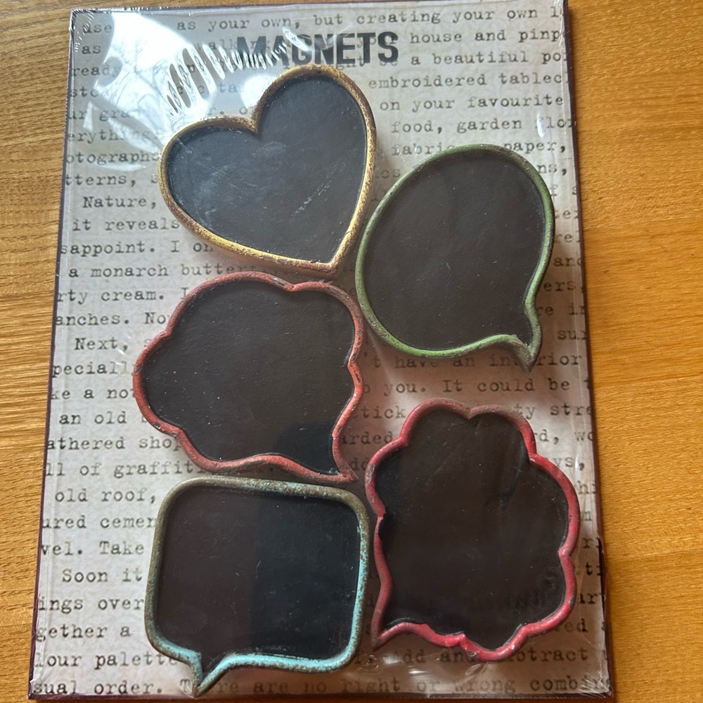 Metal Chalkboard Magnet 🧲 Set - Heart and Speech Bubble Shapes